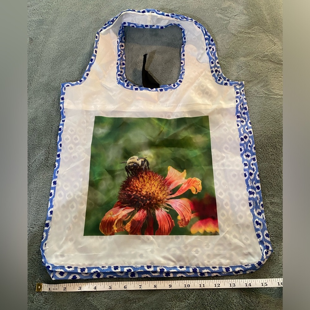 Honey bee on flower substantial sholder bag grocery or shopping bag NEW